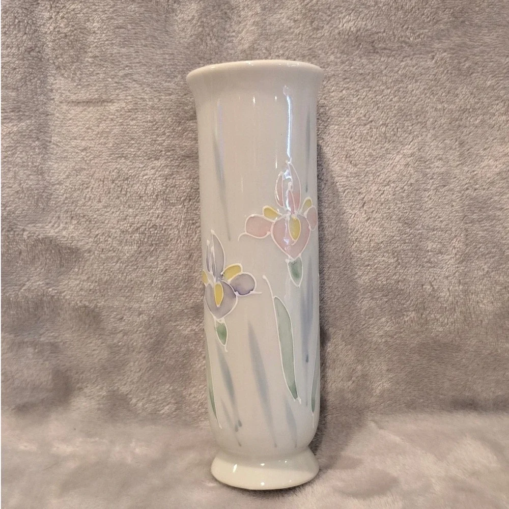 Otagiri Floral Lite Bud Vase Hand Painted Porcelain Japan Pastel Iris 6.75in‎